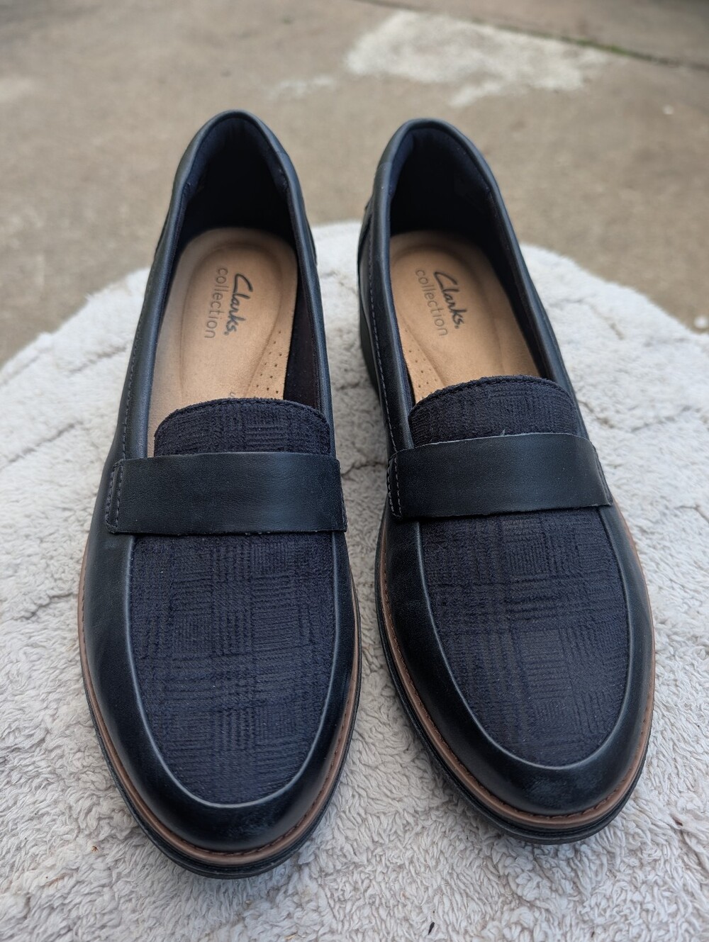 Clarks Navy Blue Leather Loafers Size 9 NWOT